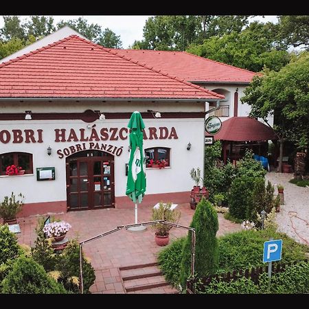 Sobri Halaszcsarda Es Panzio Бая Экстерьер фото