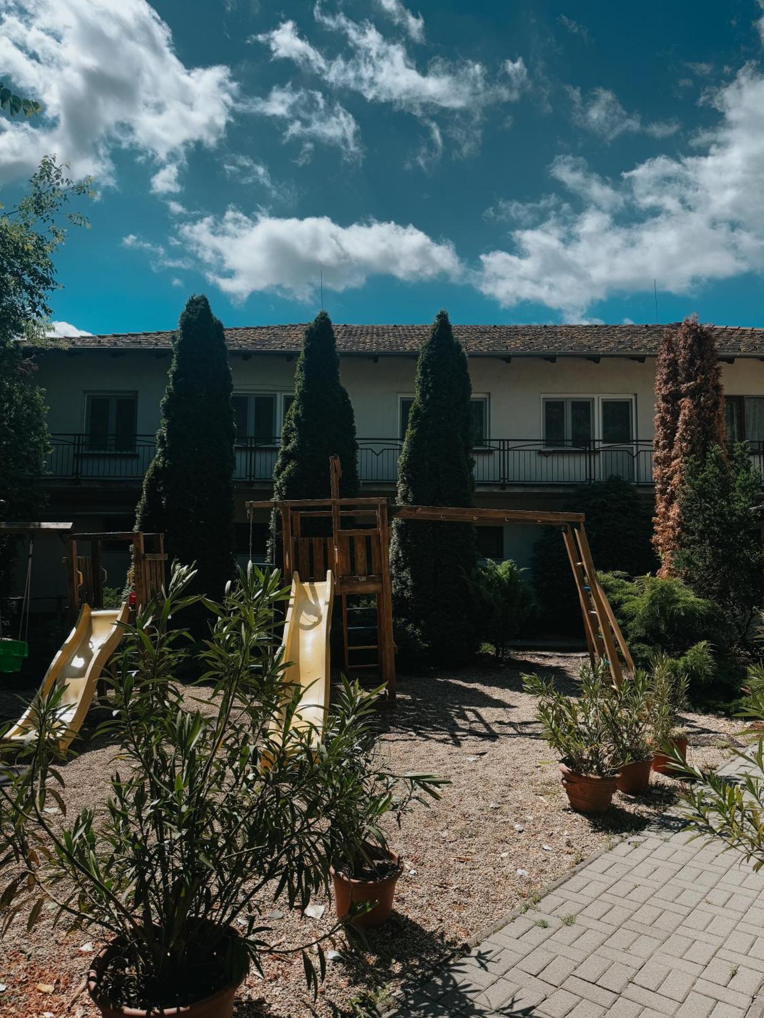 Sobri Halaszcsarda Es Panzio Бая Экстерьер фото