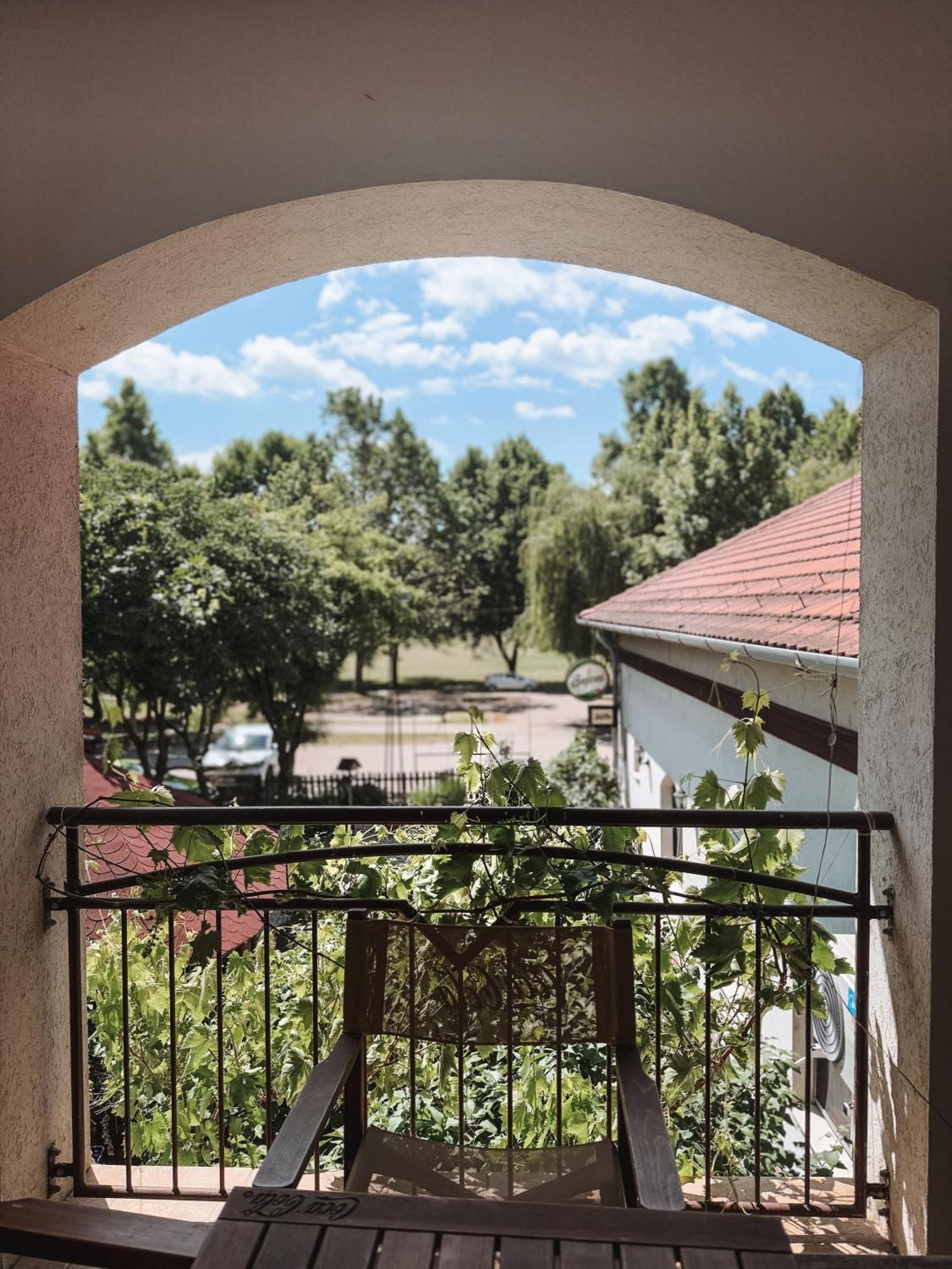 Sobri Halaszcsarda Es Panzio Бая Экстерьер фото